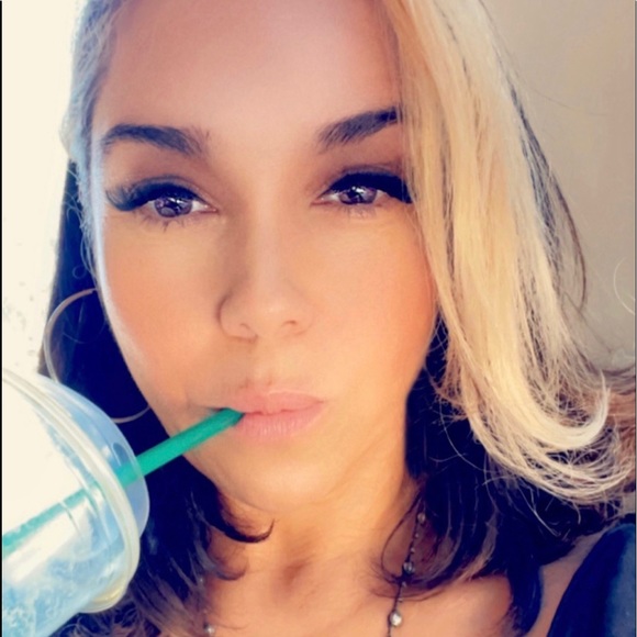 Meet your Posher, Gayle - Picture 2 of 13